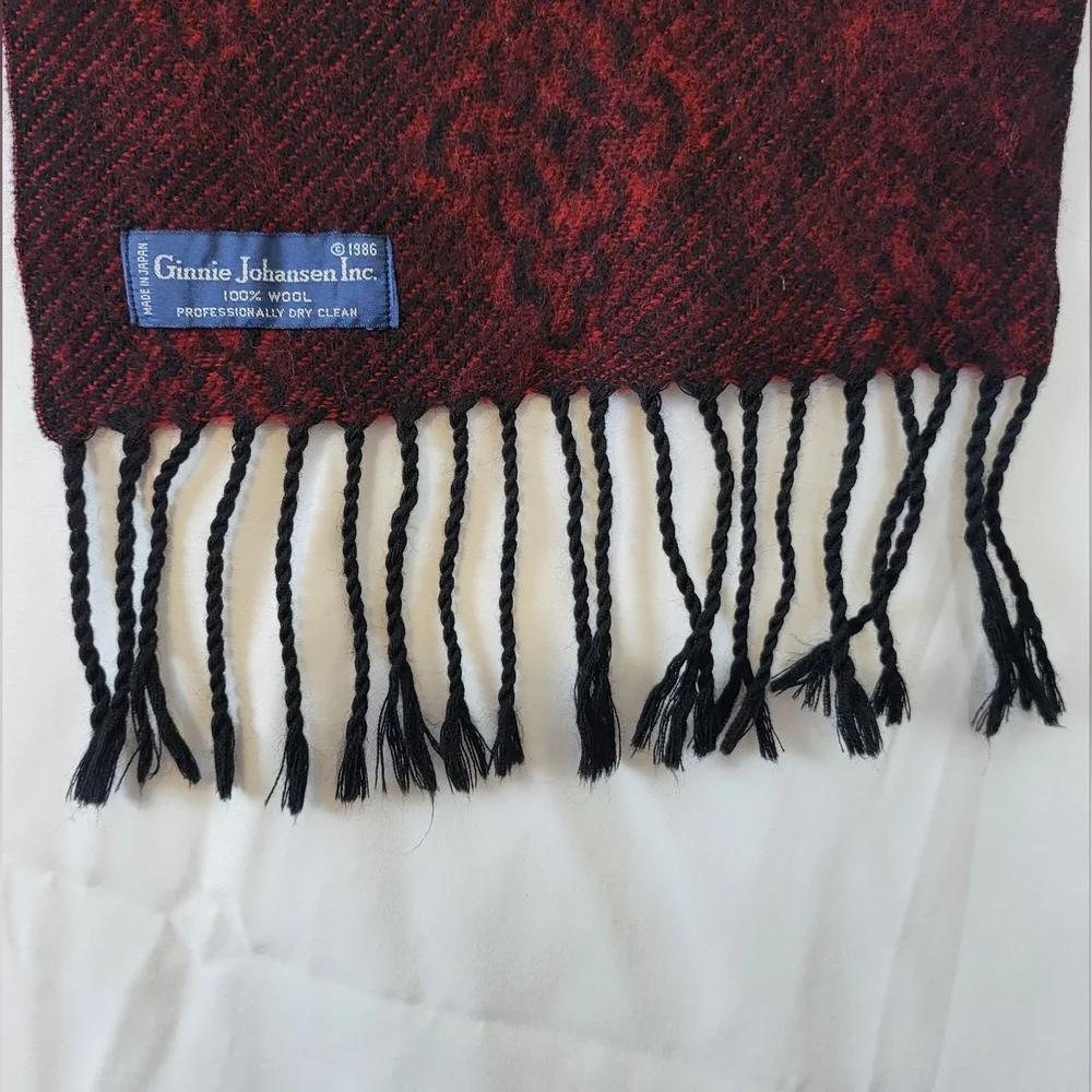 Vintage 1986 Ginnie Johansen 100% Wool Red Black Scarf‎
